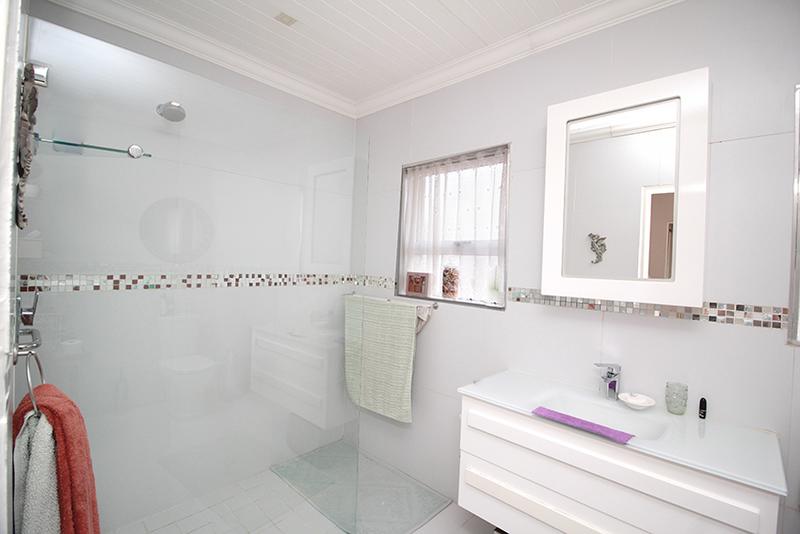 4 Bedroom Property for Sale in Hartenbos Heuwels Western Cape